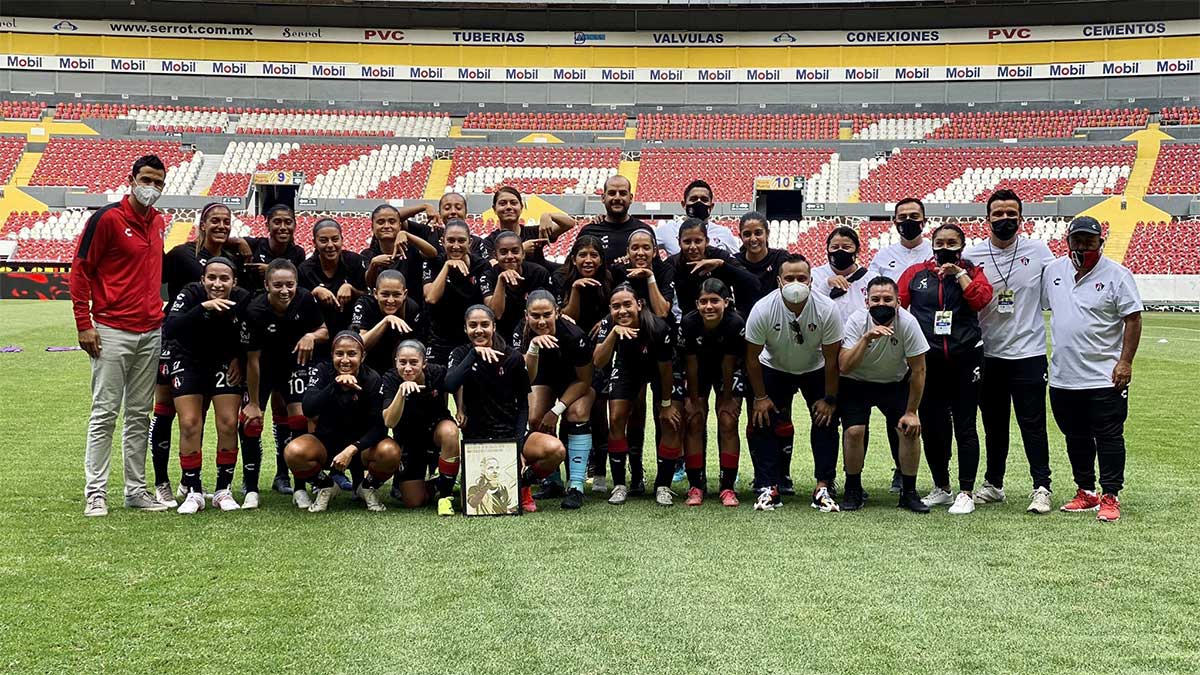 Agridulce festejo de Alison González en el Atlas vs Pumas