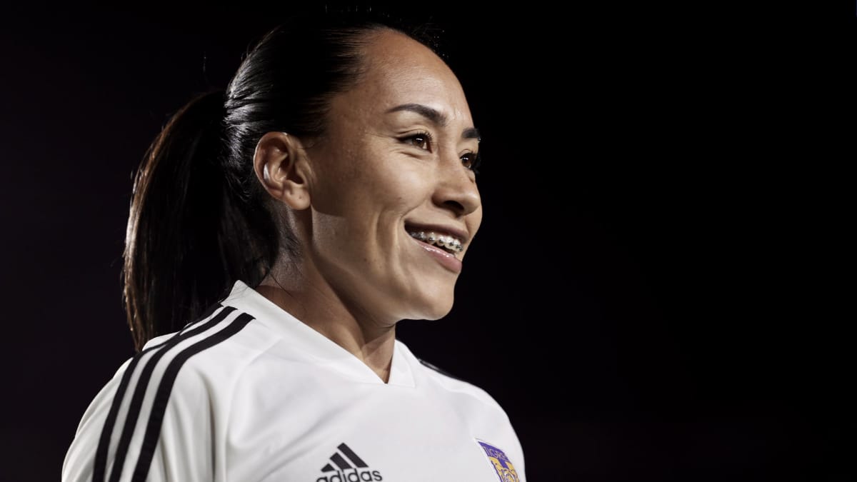 Liliana Mercado, mediocampista de Tigres femenil; "Jugar en una posición diferente está significando un reto para mí"