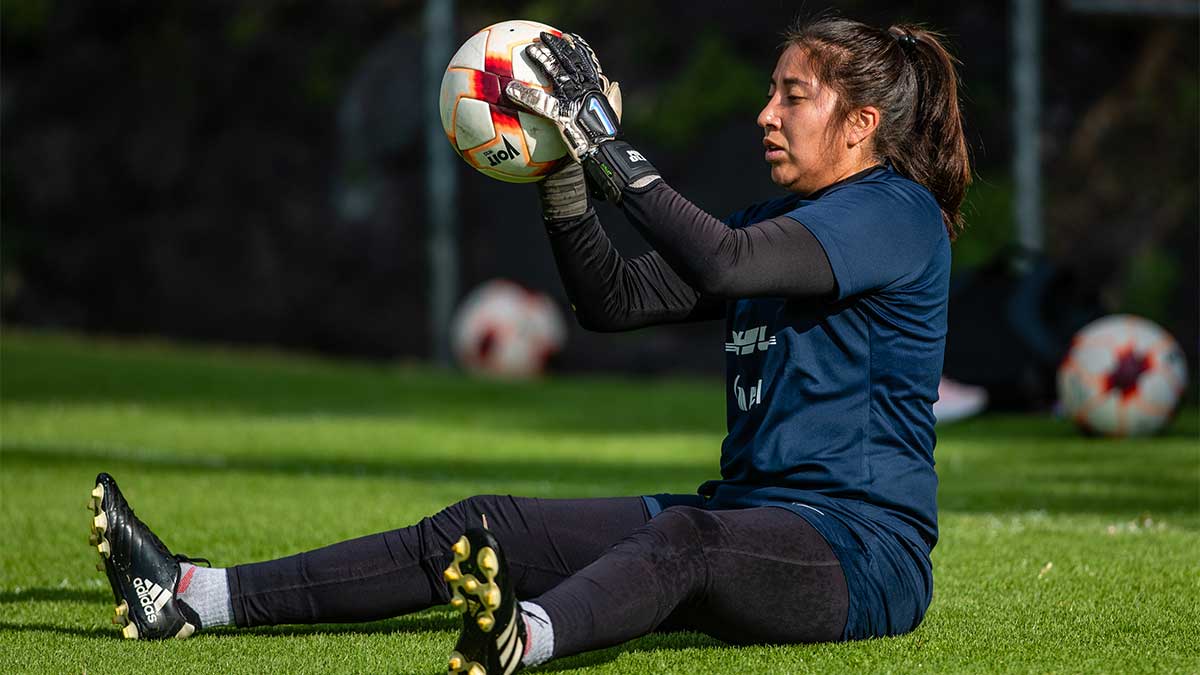Míriam Aguirre, portera de Pumas femenil, contenta con la competencia interna