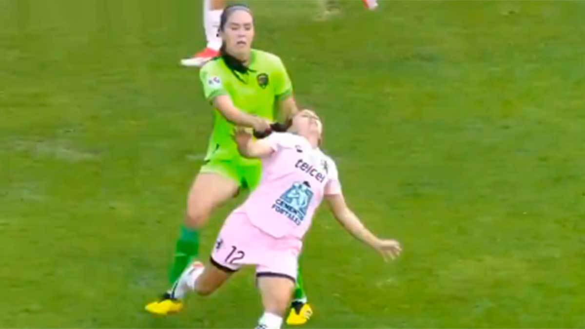 ¡Deschongadas! Blanca Solís y Lixy Rodríguez se jalan el cabello en pleno partido 