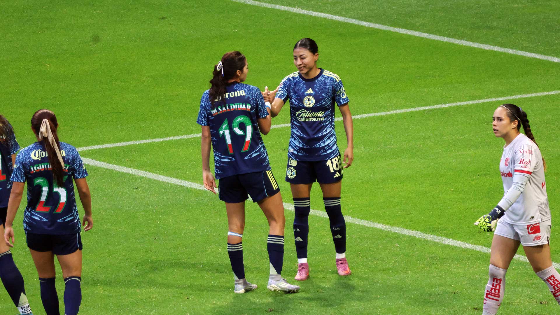 América Femenil sueña con otra campeona de goleo: Montserrat Saldívar se acerca al liderato, ¿quién fue la última en lograrlo?