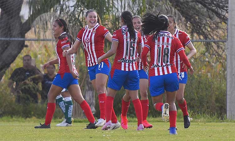 Chivas femenil doma sin problemas a una Fiera sin garras