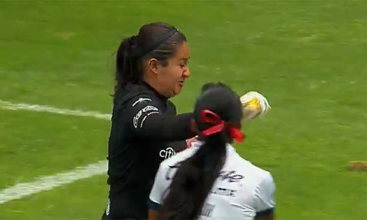 Video: Agresión de Daniela Lozano solo termina en tarjeta amarilla