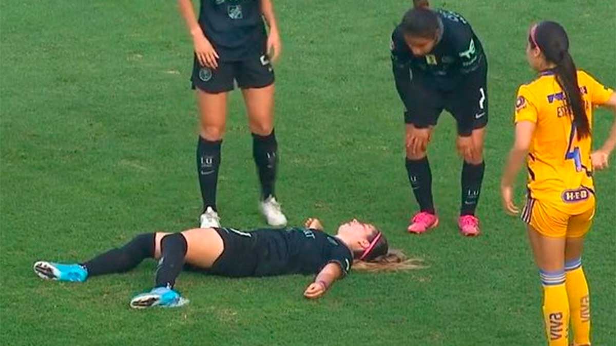 ¡Noquean a Katty Martínez y queda tendida en el pasto; así fue la artera agresión de Bianca Sierra