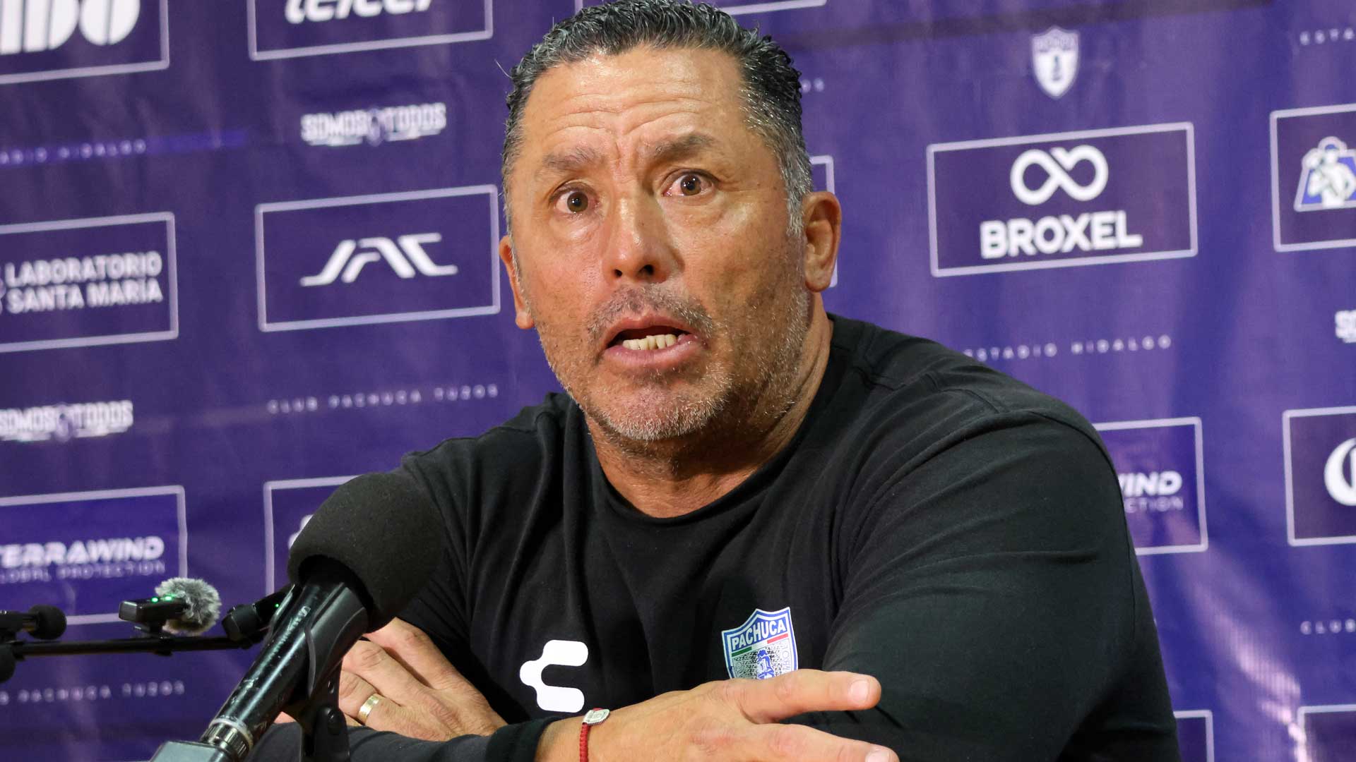 Pachuca femenil mantiene la calma tras goleada: “Todavía no se ha escrito la historia”, advierte Óscar Torres