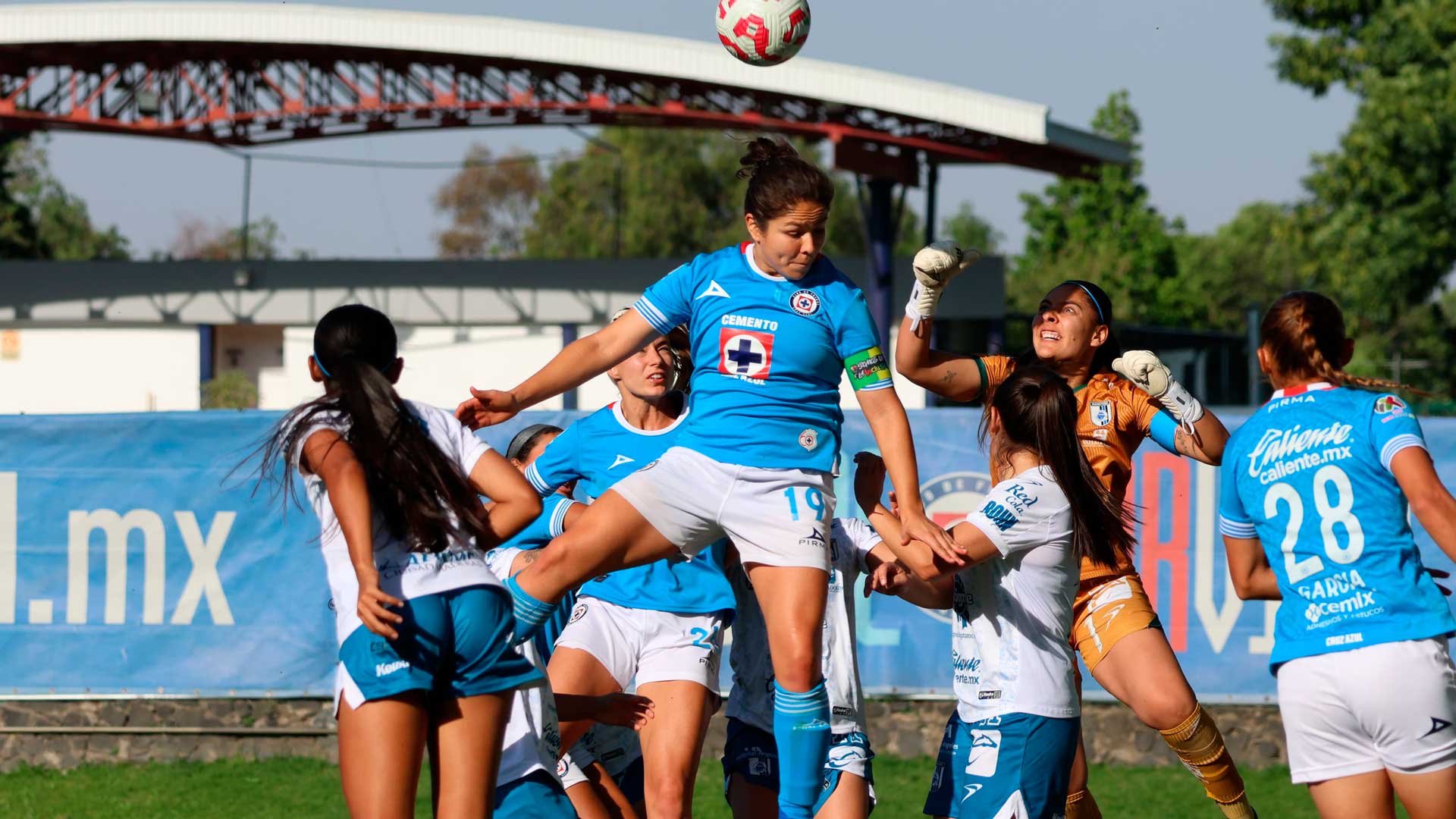 Cruz Azul femenil y Querétaro dividen puntos en un empate sin goles