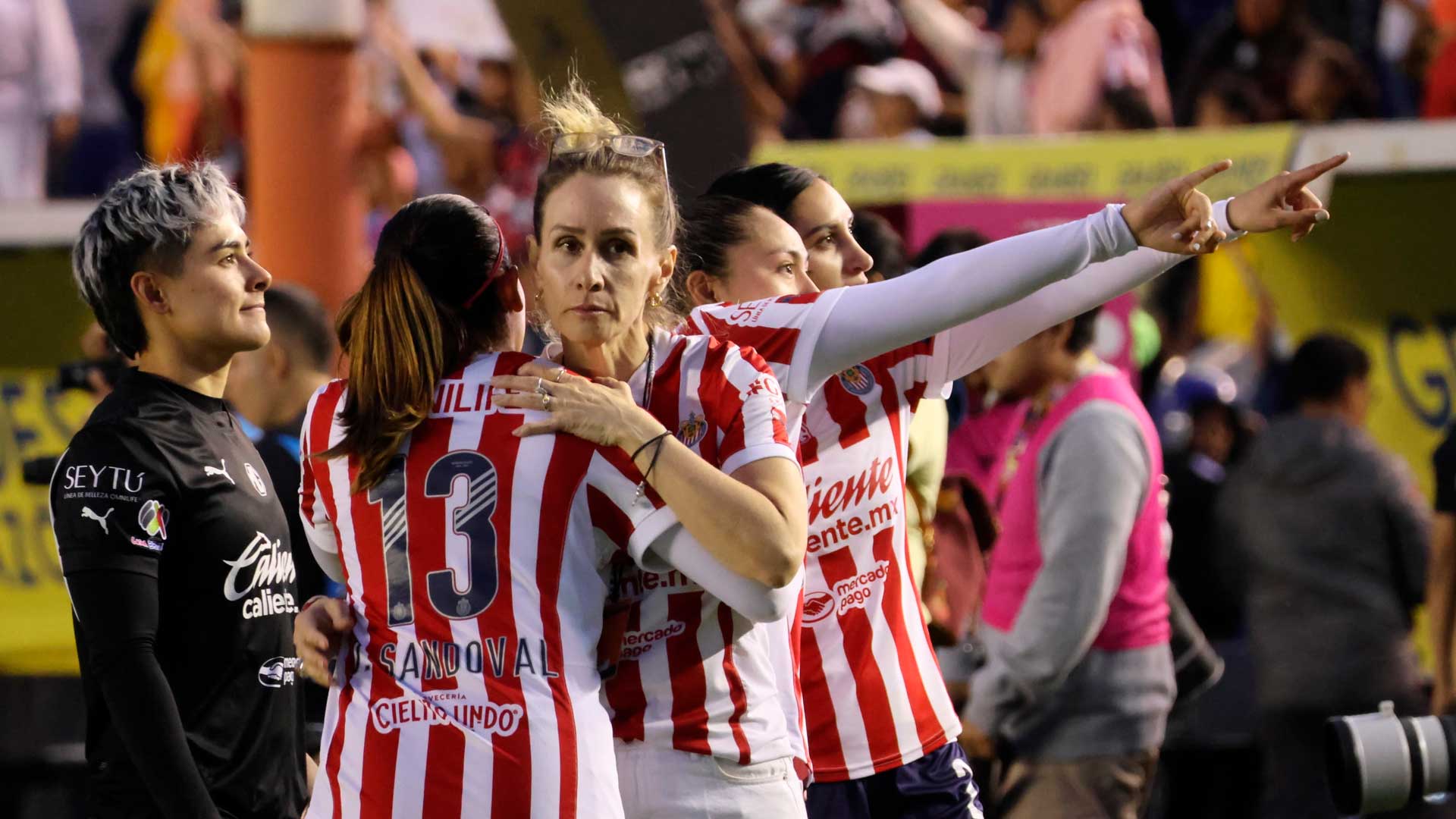 Nelly Simón, el corazón de Chivas Femenil: consoló una por una a sus jugadoras tras la eliminación