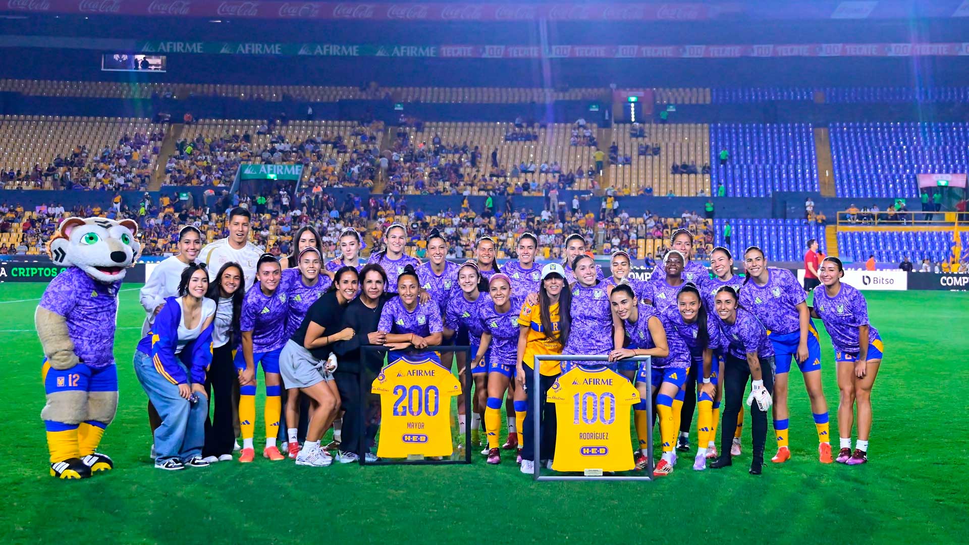 Tigres Femenil celebra los 200 partidos de Stephany Mayor y los 100 de Anika Rodríguez