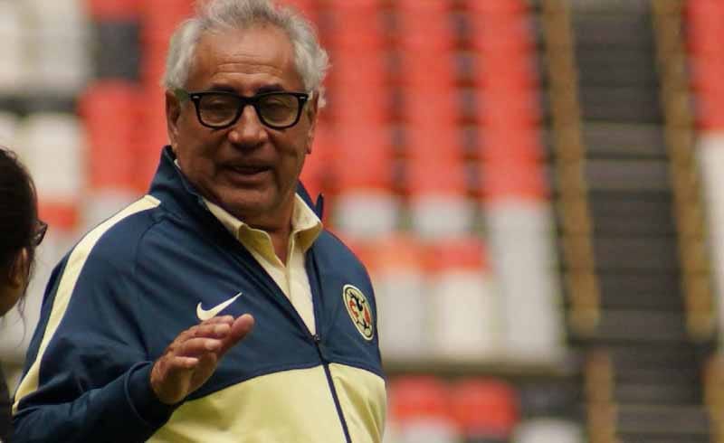 Leo Cuellar hace historia en la Liga MX Femenil; suma 100 juegos dirigidos