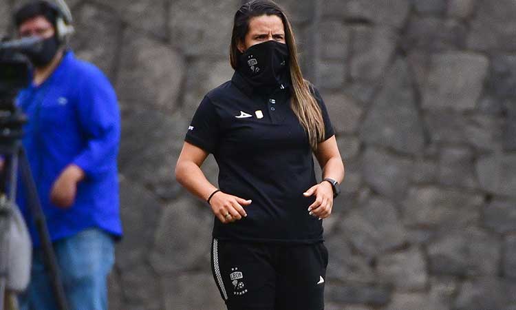 No va a haber capitana fija en León; la DT Scarlett Parada explicó por qué