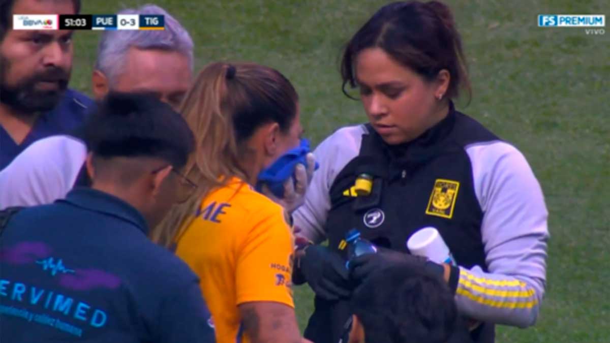 nayeli rangel golpe fuerte