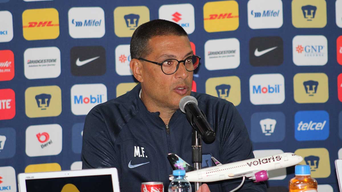 Marcelo Frigério, director técnico de Pumas Femenil, celebra la clasificación