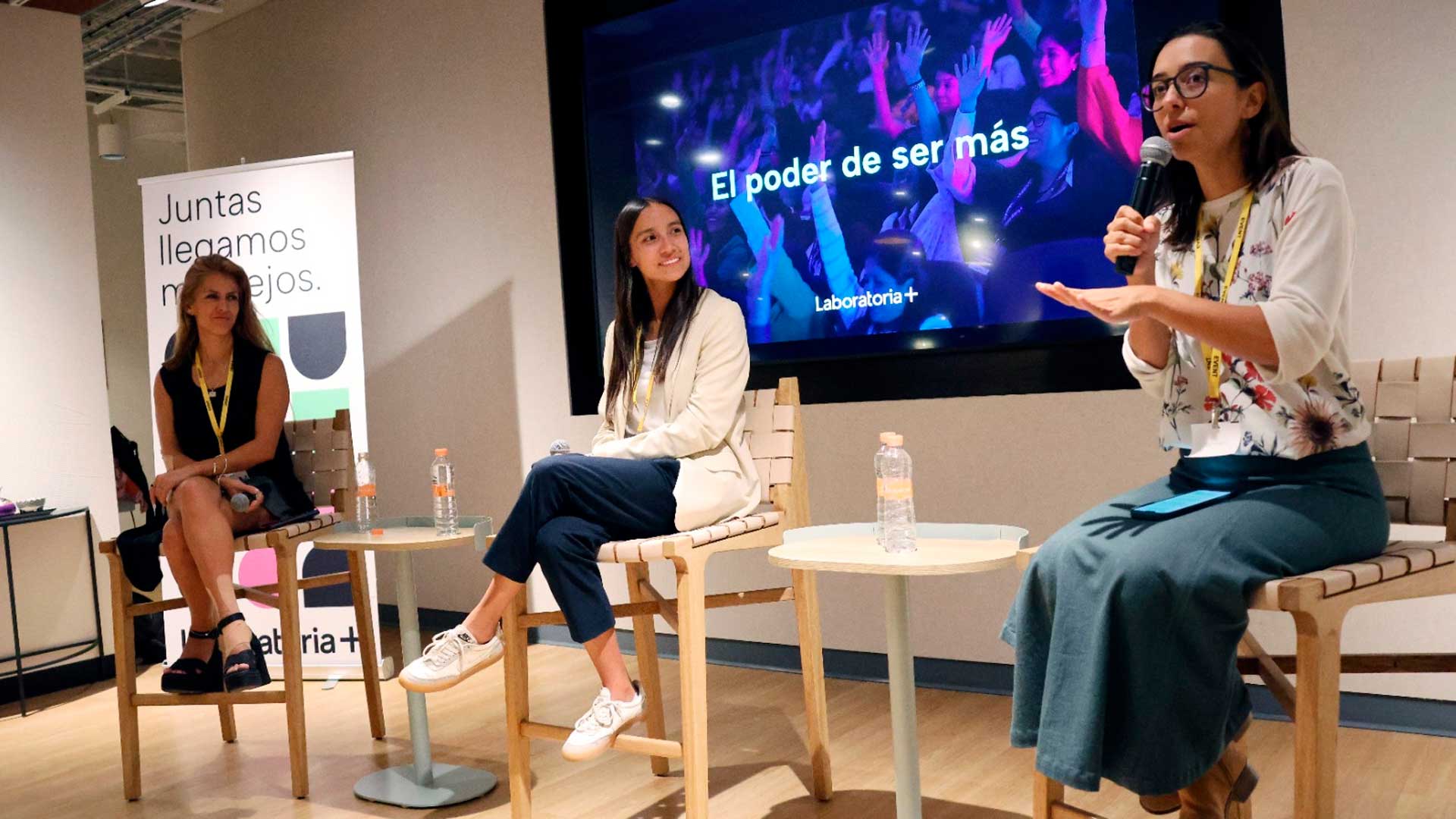Mujeres líderes inspiran a nuevas generaciones en evento de Laboratoria + México