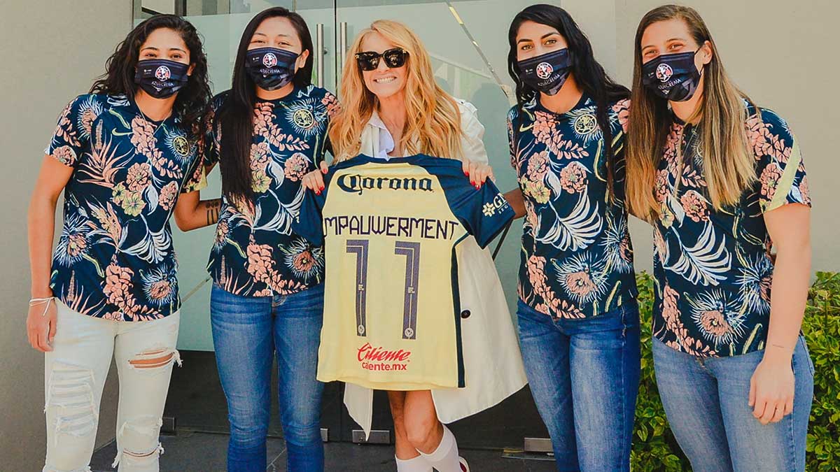 Paulina Rubio convivió con las jugadoras del América femenil en el Nido