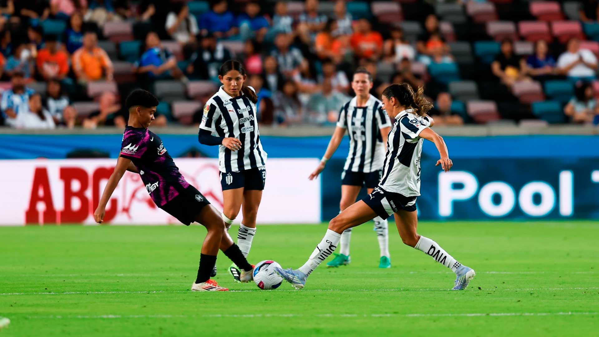 Houston Dash golea 4-0 a Rayadas en amistoso internacional disputado en el Shell Energy Stadium