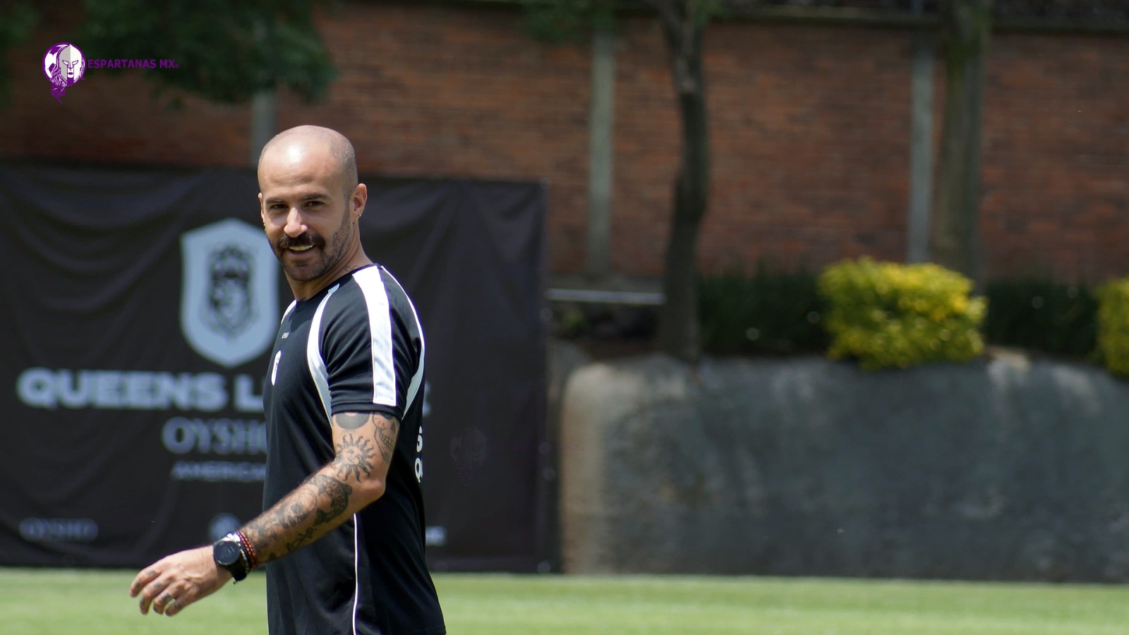 Crosas responde de forma épica a Zamogilny por desacreditar gol de Lizbeth Ovalle 